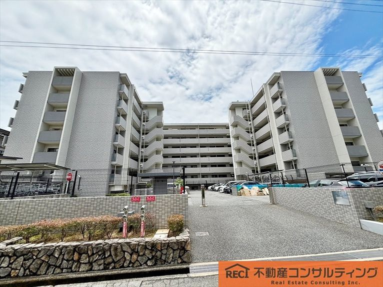 エスリード苦楽園老松町の駐車場