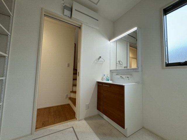 -三丁目不動産-　深谷市岡　積水ハウス様施工の独立洗面台