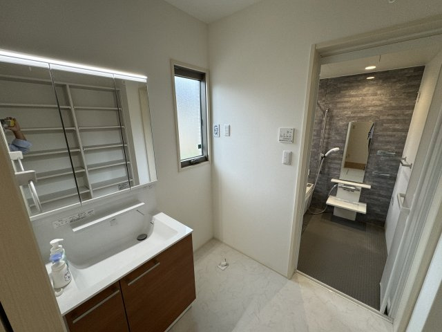 -三丁目不動産-　深谷市岡　積水ハウス様施工の独立洗面台