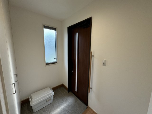 -三丁目不動産-　深谷市岡　積水ハウス様施工の玄関