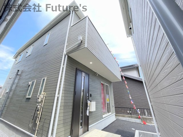 吉川市高富　新築戸建　全3棟　3号棟の外観|シックな色合いの外観デザインです