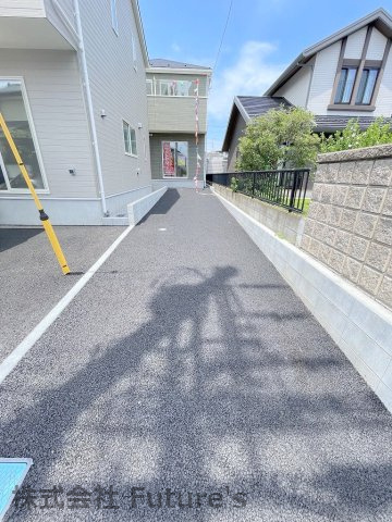 吉川市高富　新築戸建　全3棟　3号棟の駐車場|カースペース付きです