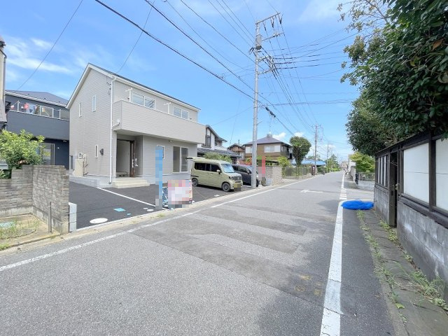 吉川市高富　新築戸建　全3棟　3号棟の前面道路含む現地写真|前面道路含む現地写真です。