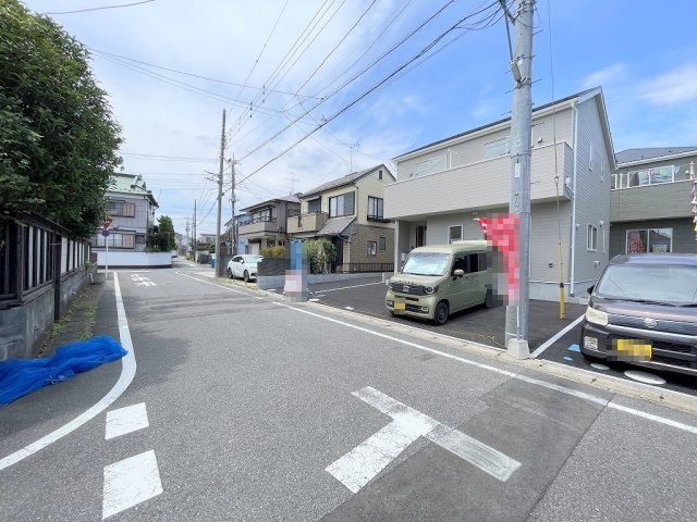 吉川市高富　新築戸建　全3棟　3号棟の前面道路含む現地写真|前面道路含む現地写真です。