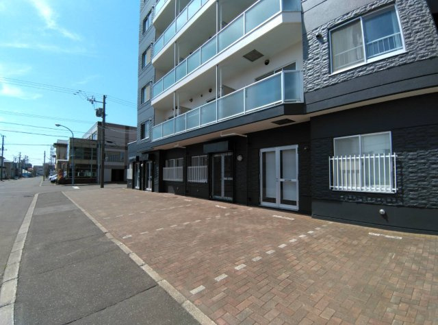 ハーバーシティサトウの駐車場