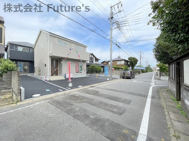 吉川市高富　新築戸建　全3棟　2号棟の前面道路含む現地写真|前面道路含む現地写真です。
