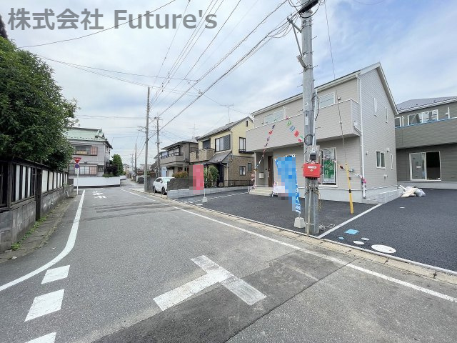 吉川市高富　新築戸建　全3棟　2号棟の前面道路含む現地写真|前面道路含む現地写真です。