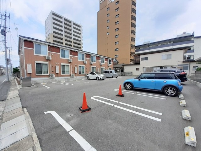 トゥワールフ　十日町の駐車場|駐車場