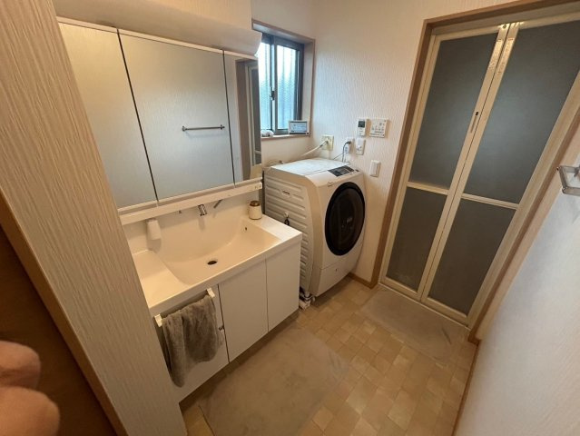 -三丁目不動産-　行田市藤原町2丁目の独立洗面台