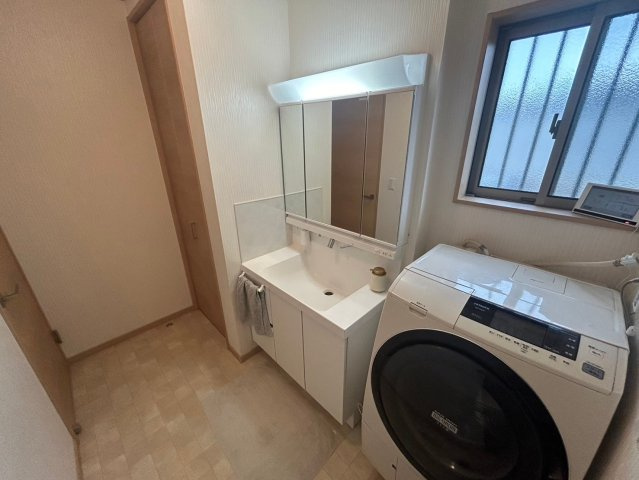 -三丁目不動産-　行田市藤原町2丁目の独立洗面台