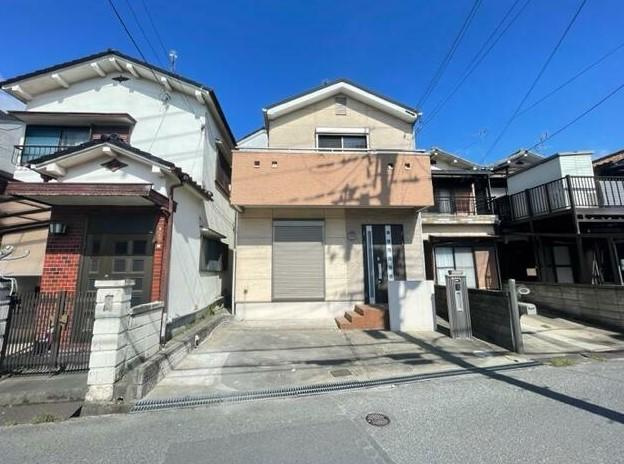 春日西町４丁目　中古一戸建ての外観|新しい生活にいかがでしょうか？外観はお住まいの顔になります。こだわりたいポイントですね。外壁塗装や屋根塗装のご相談も承っております。
■現地内覧・資金計画相談・住宅ローン相談もお問合せ受付中■