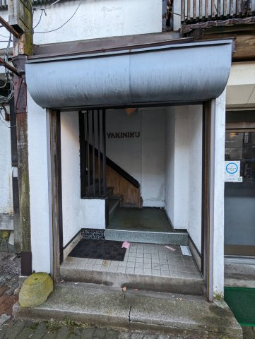 栄町3丁目1貸テナントのエントランス