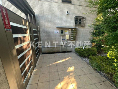 【エントランス】 | レジデンス すずらん | 落ち着いたエントランスです