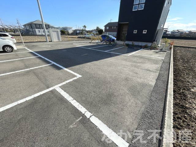 【駐車場】 | 駐車場があるので、車を買う予定の方も安心です