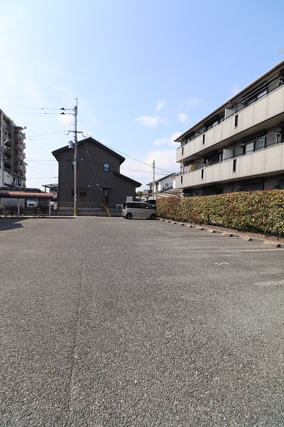 サンジェイド A棟の駐車場