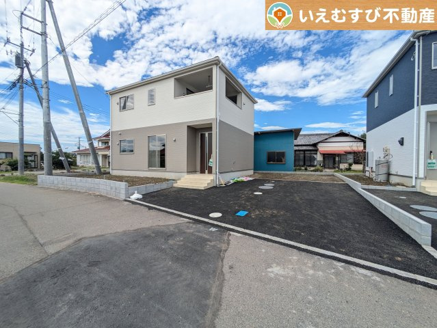 Cradle garden　上里町藤木戸第3の駐車場|3台駐車可能なゆとりのカースペース
複数台車をお持ちでも、お友達が遊びに来てもゆとりの駐車スペース！