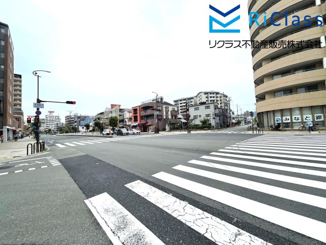 エクセルスカイ御崎公園の周辺|マンション前の道路です