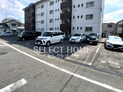 【駐車場】 | シャトー江口 | 駐車場に車を止められます