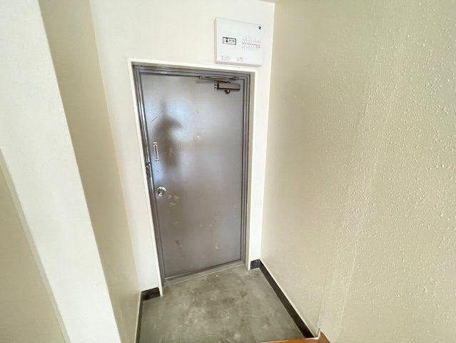 御幸ビルの玄関