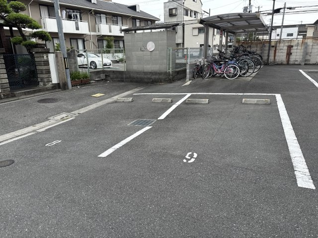 グランツ野里の駐車場