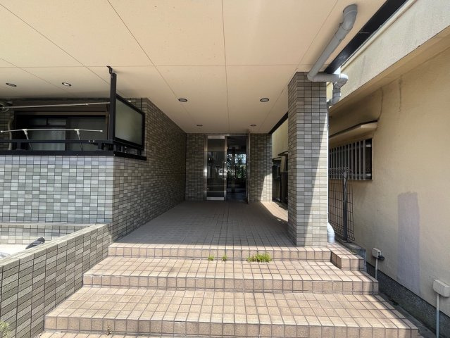 ハイツクローバーIIのエントランス