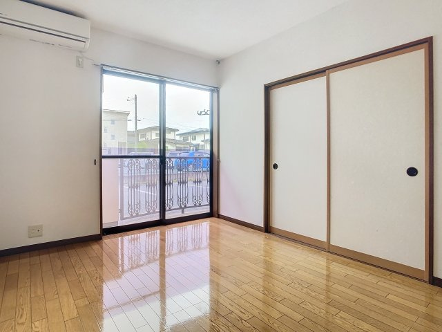 メゾンパークサイドの居間・リビング