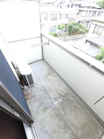 船橋市前原東６丁目のアパートのバルコニー