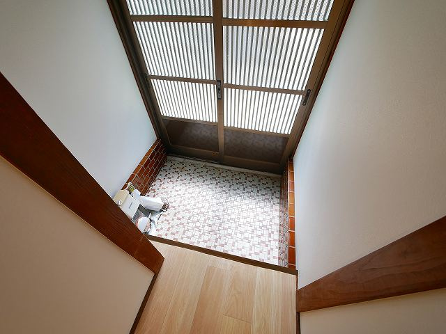 南京終町7丁目貸家の玄関|ゆったりとした玄関です