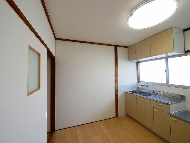 南京終町7丁目貸家の居間・リビング|リビングです