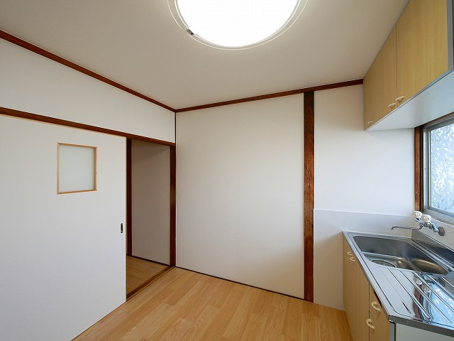 南京終町7丁目貸家の居間・リビング|ゆったりとした居間です