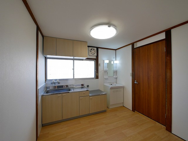 南京終町7丁目貸家の居間・リビング|使いやすい居間です