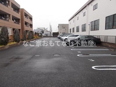 【駐車場】 | ガーデニングヒルズ　レオ | 敷地内駐車場で便利です。