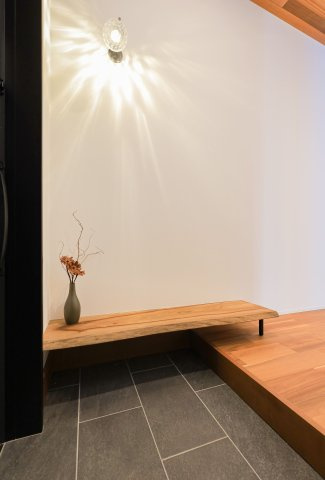 COLORSグリーンヒル南彦根6区画　のその他|～施工事例～　天然木ベンチ♪