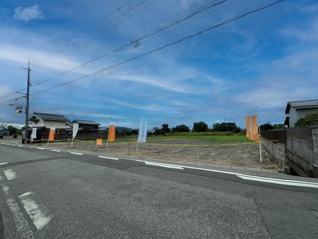 COLORSグリーンヒル南彦根6区画　の前面道路含む現地写真