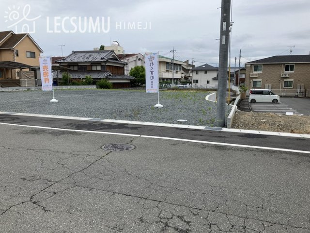 神崎郡福崎町福田／2区画の前面道路含む現地写真