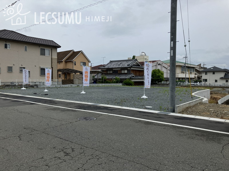 神崎郡福崎町福田／2区画の前面道路含む現地写真