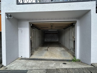 【駐車場】 | ◆◇南希望が丘　中古戸建◇◆ | ◆大切なお車の維持管理に便利な地下車庫。雨や風をしのげる駐車場です。