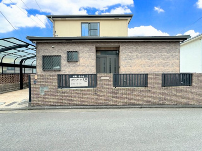 【外観】 | ◇◆名瀬町　中古戸建て◆◇ | ◆堂々たる趣ながら、主張し過ぎずどこか余裕を感じさせるシャープなフォルムで佇む邸宅は、晴天の空と照らし合わせる事で、本来あるべき完成形の姿を見せてくれます。