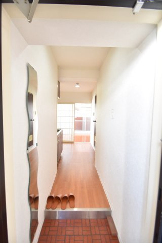 大阪市城東区中央１丁目の賃貸マンションの玄関