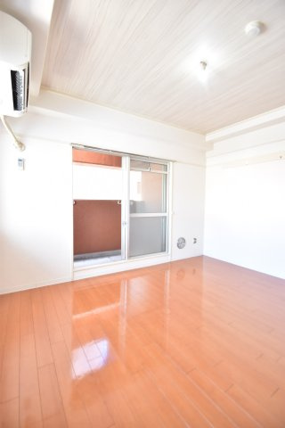 大阪市城東区中央１丁目の賃貸マンションの居間・リビング