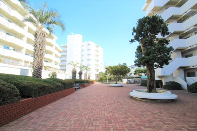 【その他共用部分】 | パークサイド平塚3号棟　4階ペットと一緒に暮らせます　 | リゾート感を感じる敷地♪