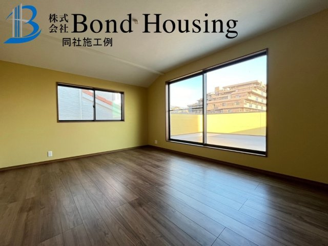 LDK21帖以上アリ　眺望良好　西朝霧丘全6区画　B号地の洋室|同社施工例