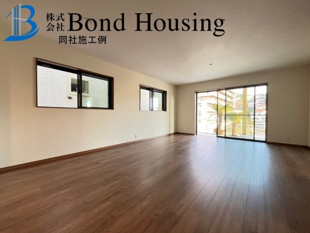 LDK21帖以上アリ　眺望良好　西朝霧丘全6区画　B号地の居間・リビング|同社施工例