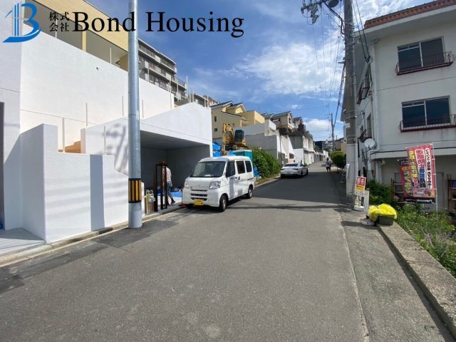 LDK21帖以上アリ　眺望良好　西朝霧丘全6区画　B号地の前面道路含む現地写真