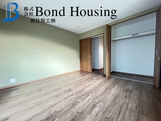 LDK21帖以上アリ　眺望良好　西朝霧丘全6区画　B号地の洋室|同社施工例
