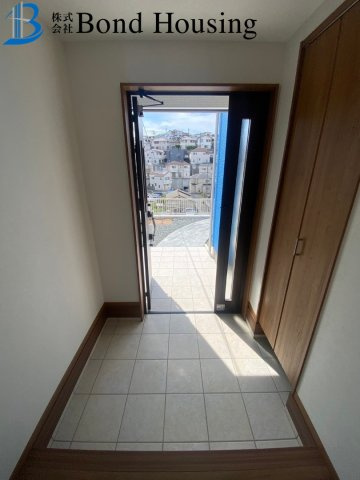 LDK21帖以上アリ　眺望良好　西朝霧丘全6区画　A号地の玄関