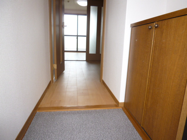 倉敷市宮前の賃貸マンションの玄関