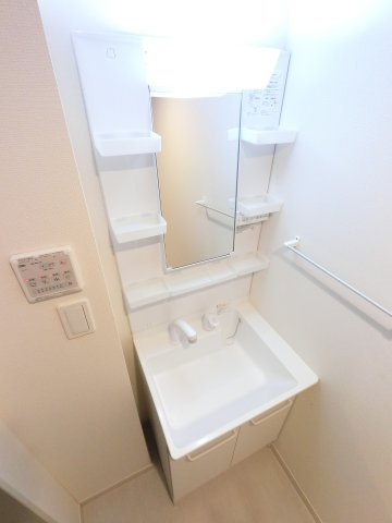 リブリ・津田沼WESTの独立洗面台