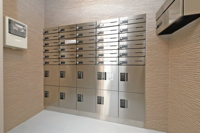 ウェルスクエア京都西陣のその他共用部分|集合ポストと宅配BOX