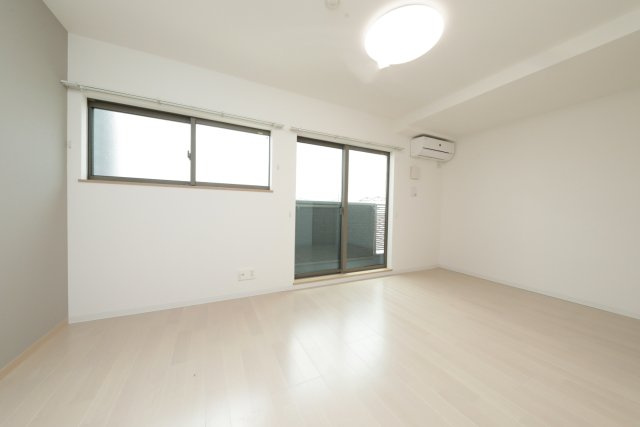 ウェルスクエア京都西陣の居間・リビング|303号室